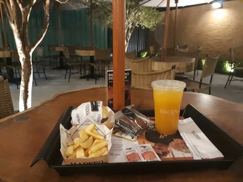 Madero & Jeronimo Burger Americana
