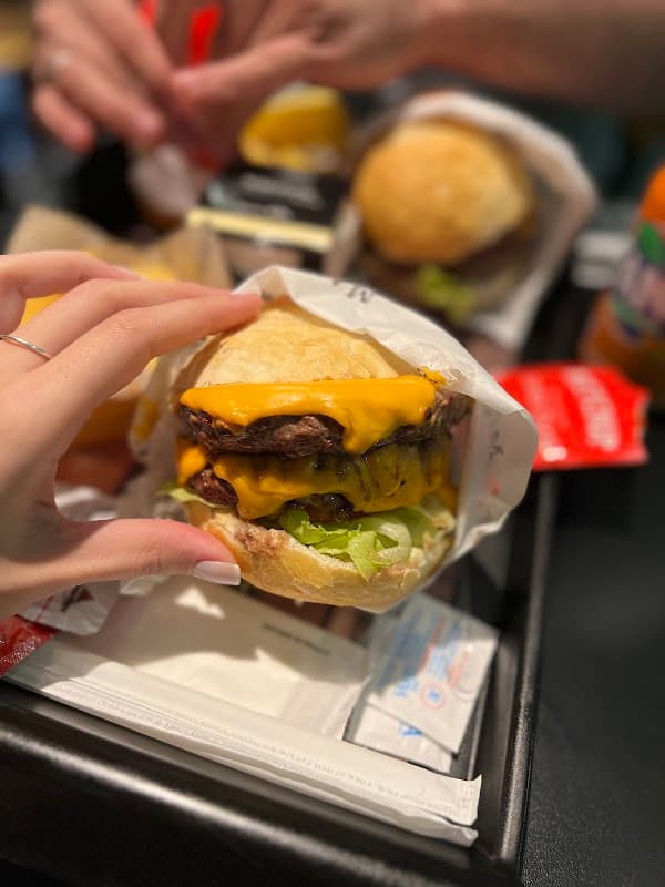 Madero & Jeronimo Burger Americana