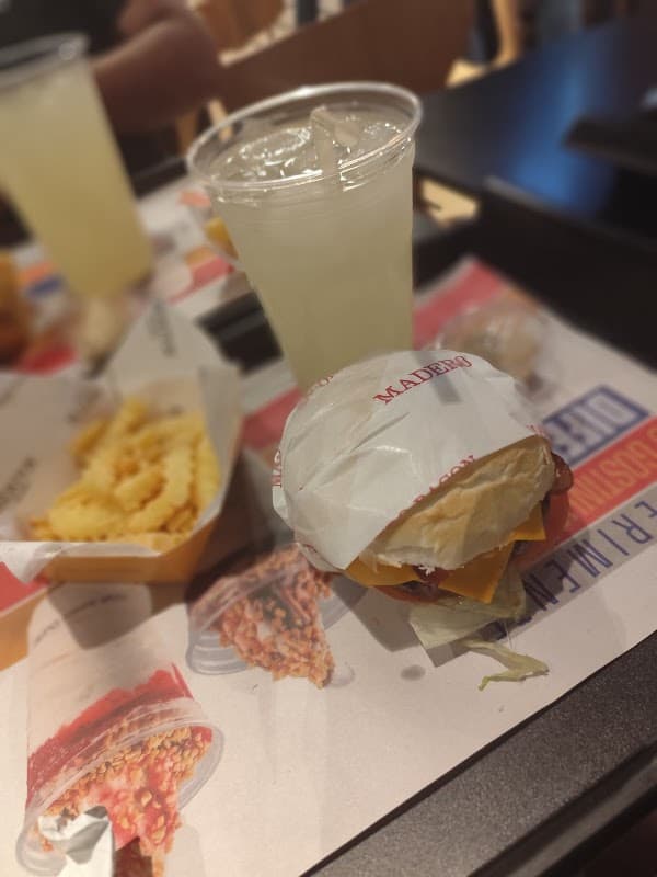 Madero & Jeronimo Burger Americana