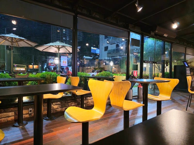 Madero & Jeronimo Burger Americana