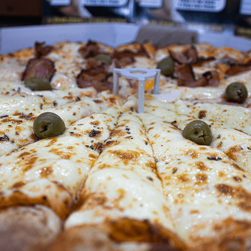 Bueno's Pizza quadrada